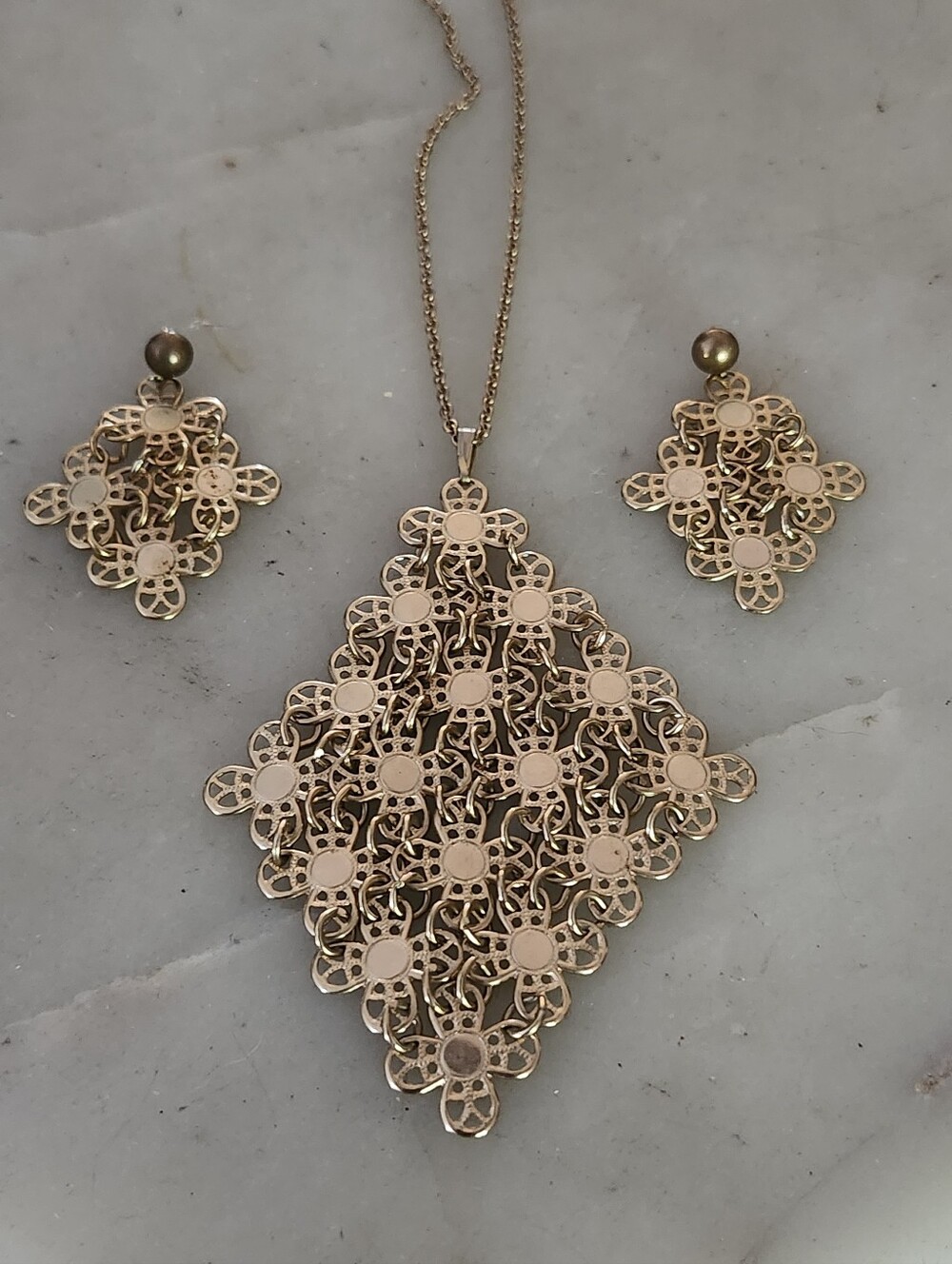 Vtg Sarah Coventry "Golden Petals" Necklace & Earrings Set